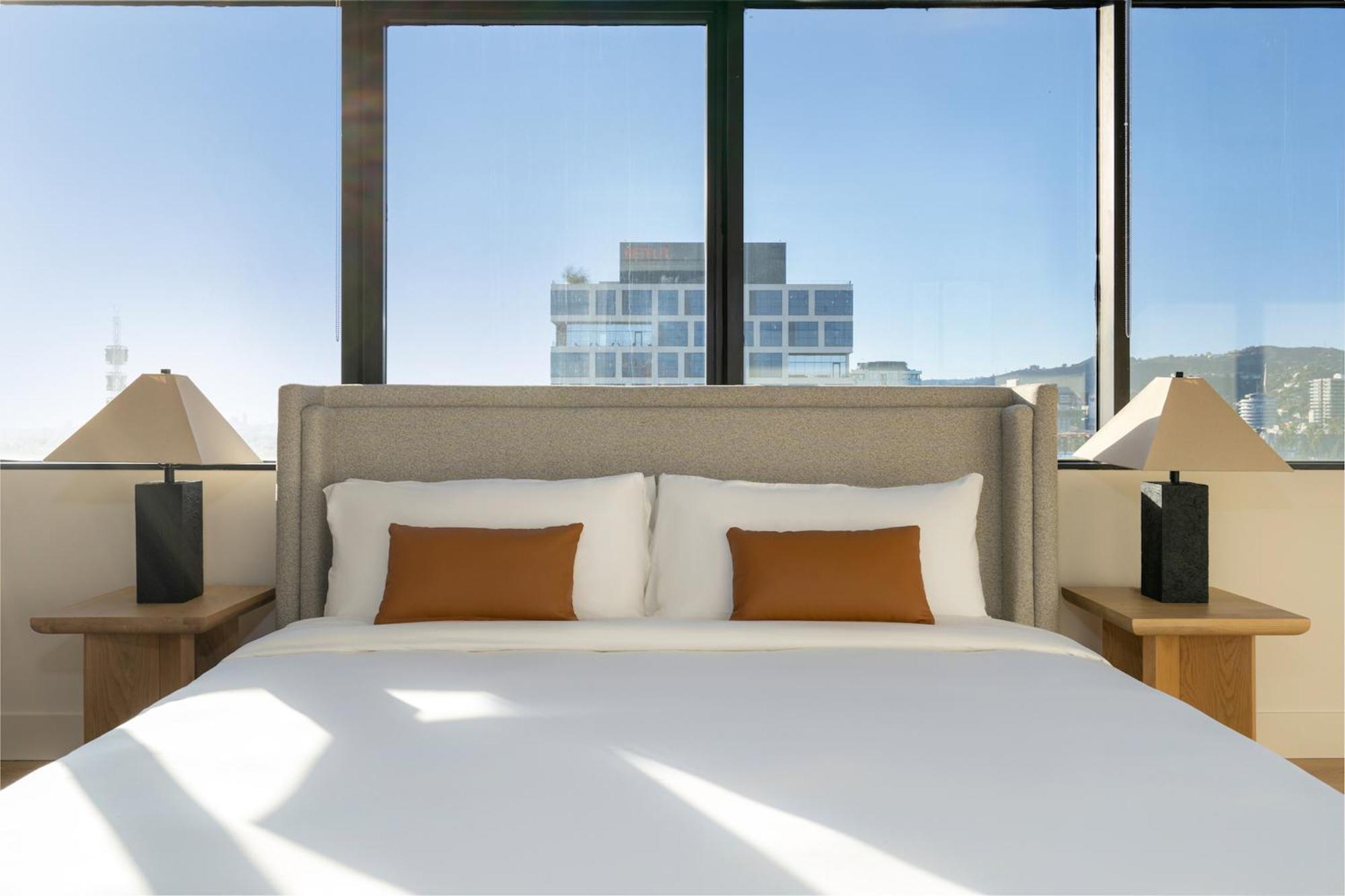 Kasa Sunset Angeles Apartahotel 4*