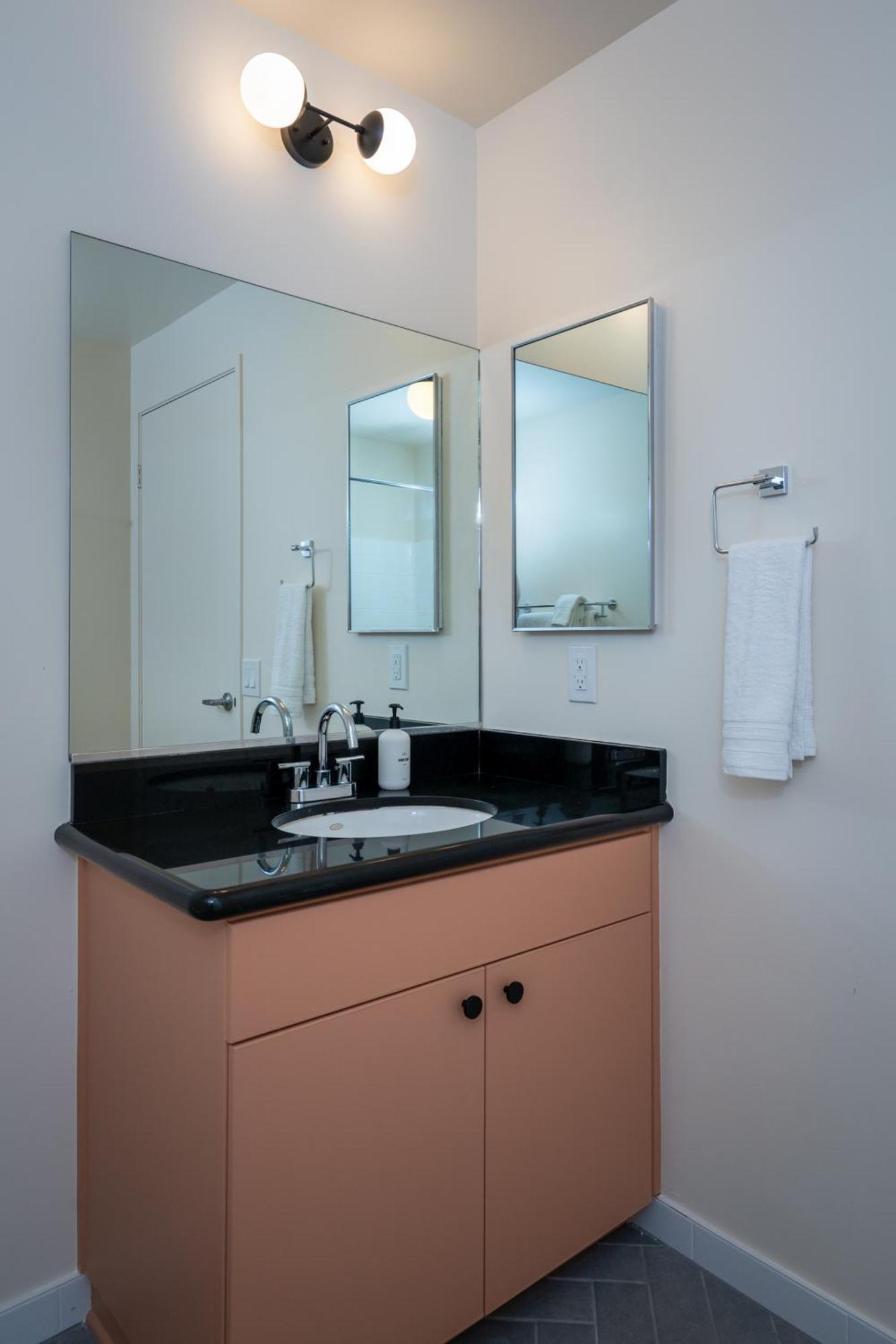 Kasa Sunset Angeles Apartahotel 4*